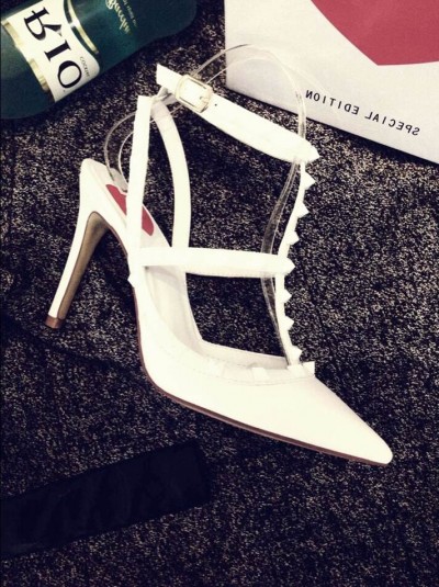 beyaz stiletto valentino topuklu ayakkabı