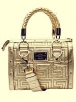 altın rengi deri kol çantası versace