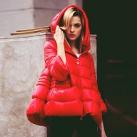 kırmızı kapüşünlu şişme ceket mont kadın ceket