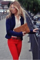 lacivert blazer ceket kırmızı pantolon kombini