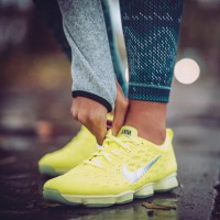 sarı beyaz nike spor ayakkabı kadın