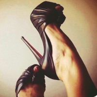 siyah dolgu topuk kadın ayakkabısı