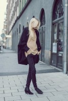 siyah kadın ceket pantalon krem salaş kazak