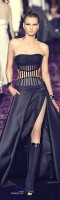 siyah straplez uzun yırtmaçlı abiye elbise modeli versace