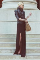uzun siyah yırtmaçlı etek kadın siyah deri ceket çanta